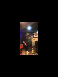 [画像][x]新日本プロレス 矢野通選手のお店でチョップをしてもらうじんぺい女将 - YouTube 余白なし