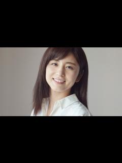 [画像][x]宇賀なつみ、爽やか白シャツ＆ナチュラルメーク 自然体で完全リモートインタビュー - YouTube 余白なし