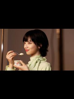 [画像][x]小松菜奈、大好きなハーゲンダッツCMに大喜び「やった！」 ハーゲンダッツ新CM - YouTube 余白なし