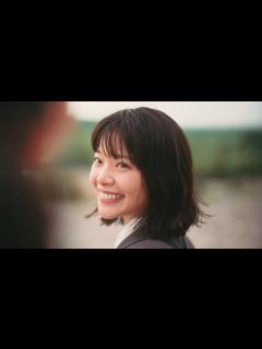 [画像][x]岸井ゆきの、人間味あふれる“海外駐在員”に！英語で熱唱する姿も SMBCグループ新テレビCM「緑のグループ・カラフルな人びと 白井櫻」篇 ... 余白なし