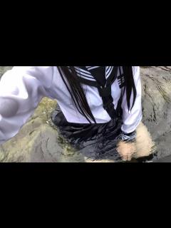 [画像][x]【濡れフェチ】セーラー服着たまま川でずぶ濡れ！全身びしょ濡れ！ - YouTube 余白なし