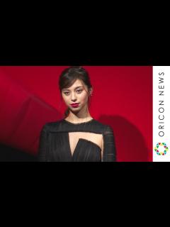 [画像][x]中条あやみ、胸元SEXYシースルードレス&美しき｢赤い唇｣を披露 「真実の唇。」展オープニングレセプション - YouTube 余白なし