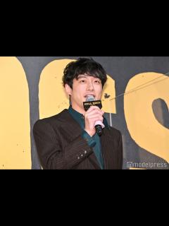 [画像][x](画像19/21) 岡田准一、過酷撮影の裏側＆特殊能力を共演者が暴露「覇気を使い始めました」＜ヘルドッグス＞ - モデルプレス 余白なし