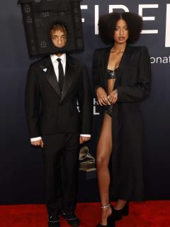 [画像][x]Jaden Smith Wears a Castle to Walk Red Carpet with Sister Willow at ... 余白なし