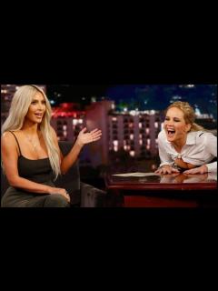 [画像][x]ジェニファー・ローレンスがジミー・キンメル深夜番組の代役ホストとしてキム・カーダシアンにインタビュー パート2《日本語字幕》 - YouTube 余白なし