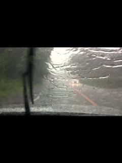 [画像][x]流行のゲリラ豪雨に遭遇 - YouTube 余白なし