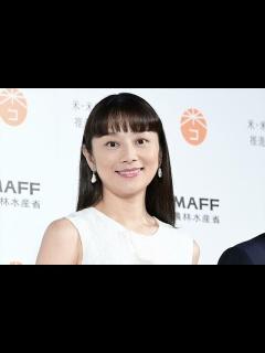 [画像][x]ひょこっと顔を出す子猫がかわいい - YouTube 余白なし