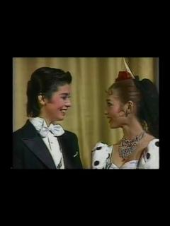 [画像][x]日本1982年宝塚月組取材：大地真央 Mao Daichi 黒木瞳 Hitomi Kuroki - YouTube 余白なし