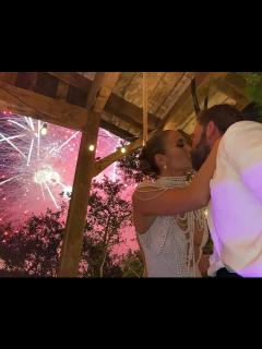 [画像][x]熱いキス！ ジェニファー・ロペス、ベン・アフレックとの結婚1周年を記念して未公開写真をシェア｜ハーパーズ バザー（Harper's BAZAAR）公式 余白なし