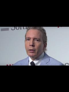 [画像][x]デーブ・スペクター、Netflixを“マジメ”に語る「ソフトバンク 新サービス発表会」会見1 - YouTube 余白なし