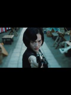 [画像][x]綾瀬はるか、ド派⼿なガンアクション！ 映画「リボルバー・リリー」予告【本編映像初公開】 - YouTube 余白なし