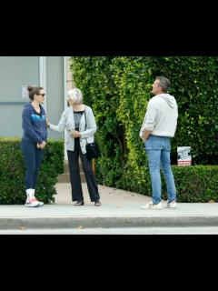 [画像][x]ジェニファー・ロペスと離婚危機のベン・アフレック、元妻ジェニファー・ガーナーと一緒に過ごす様子がキャッチされる｜ハーパーズ バザー ... 余白なし