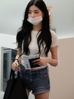 [画像][x]2년전 오늘의 장원영 余白なし