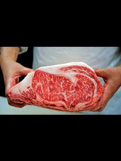 [画像][x]走进日本神户和牛牧场，人性化饲养培育雪花牛肉！_凤凰网视频_凤凰网 余白なし