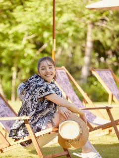 [画像][x]新木優子、「ディオール」“ディオリビエラ”と過ごす夏の休日｜ファッション｜ELLE[エル デジタル] 余白なし