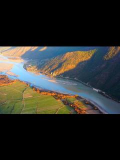 [画像][x]中国のとある風景 ｜長江第一湾、麗江から50キロ離れていて、とても壮観 - YouTube 余白なし