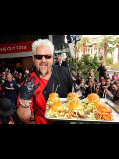 [画像][x]Guy Fieri only wore his iconic flame shirt one time, and he has no idea ... 余白なし
