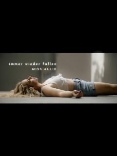 [画像][x]Miss Allie • IMMER WIEDER FALLEN (Official Musicvideo) - YouTube 余白なし