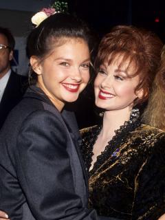 [画像][x]Ashley Judd says she 're-enrolled herself' in therapy after photos from ... 余白なし