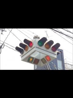 [画像][x]現存するUFO信号機で1番交差点規模が小さい交差点@仙台市青葉区角五郎 - YouTube 余白なし