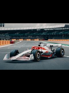[画像][x]Mercedes launch new Formula 1 car: W14 revealed for Lewis Hamilton and ... 余白なし