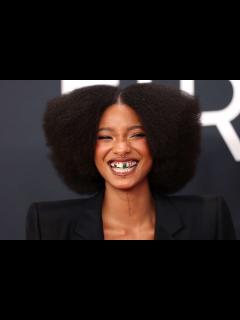 [画像][x]Jaden Smith Wears a Castle to Walk Red Carpet with Sister Willow at ... 余白なし