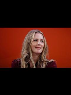 [画像][x]Drew Barrymore opens up about late father John in emotional Father's ... 余白なし