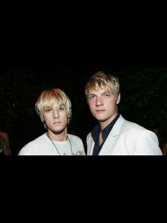 [画像][x]Backstreet Boys honor Aaron Carter midconcert with emotional tribute 余白なし