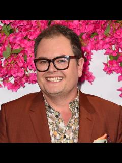[画像][x]Drag Race UK star addresses Alan Carr crush comments 余白なし