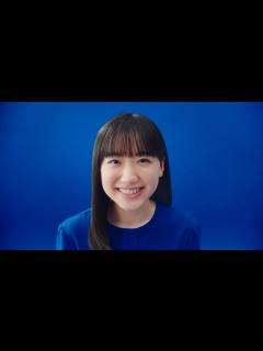 [画像][x]芦田愛菜、青のワンピ姿でキュートな笑顔 2024年の抱負を漢字一文字で表すと？ SBI損保新CM＆インタビュー - YouTube 余白なし