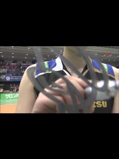 [画像][x]Nana Iwasaka 岩坂名奈 signs on the camera - YouTube 余白なし