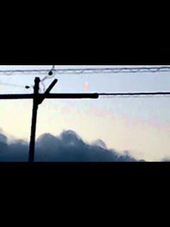 [画像][x]未確認飛行物体？ - YouTube 余白なし