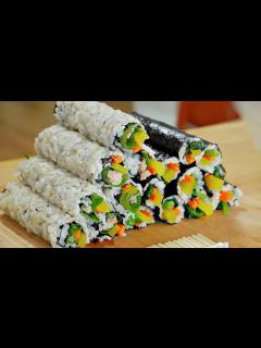 [画像][x]마약김밥 vs 참치누드김밥 | 둘다먹을래 | 꼬마김밥 | 간단요리 | Mayak Gimbab - YouTube 余白なし
