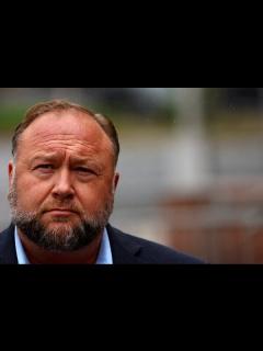 [画像][x]Jurors in Alex Jones Trial Begin Deliberating - The New York Times 余白なし