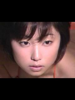 [画像][x]MEGUMI ビキニ撮影風景 - YouTube 余白なし