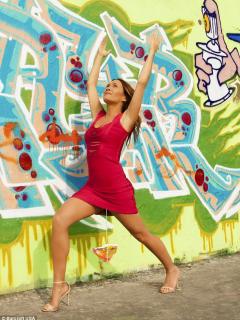 [画像][x]'Intimacy coach' Kim Anami lifts weights with her vagina | Daily Mail ... 余白なし