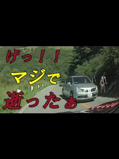 [画像][x]あおり運転に衝突事故が連発！対向車がセンターラインを越して人生詰んだわ！ #ドラレコ #あおり運転 #事故 #衝突 #危険運転 #信号 ... 余白なし