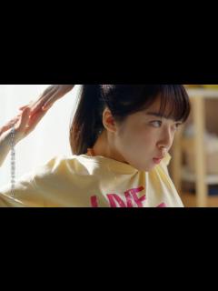 [画像][x]上白石萌音、ヨガで美しいポージング披露／「サントリー生ビール」新CM＋インタビュー＋メイキング - YouTube 余白なし