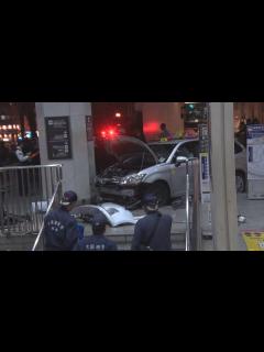 [画像][x]タクシー突っ込み3人けが 大阪、上本町駅前 - YouTube 余白なし