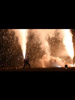 [画像][x]火花、勢いよく 「豊橋祇園祭」で手筒花火の奉納 - YouTube 余白なし