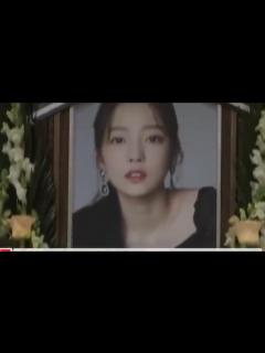 [画像][x]元KARAのク・ハラさんの葬儀の様子について映す韓国メディア ※概要欄に訳のまとめがあります。 出典：アリランニュース 2019年 ... 余白なし