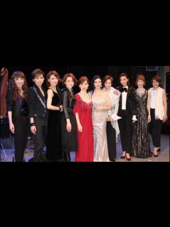 [画像][x]圧巻！宝塚歌劇団元トップスター10人が会見に！ CD「麗人-REIJIN-」発売記念コンサート会見1 - YouTube 余白なし