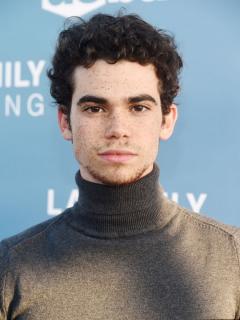 [画像][x]Disney Channel star Cameron Boyce suffered 'sudden unexpected death in ... 余白なし