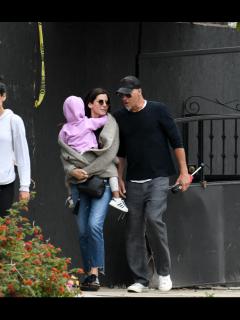 [画像][x]Sandra Bullock's partner Bryan Randall dead at 57 after ALS battle ... 余白なし