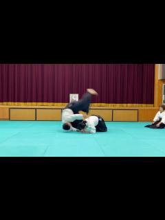 [画像][x]【後ろ両肩取り呼吸投げ】 - YouTube 余白なし