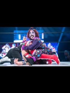 [画像][x]【スターダム】刀羅ナツコと琉悪夏が激怒！『奈七永！新冷凍庫爆弾を考えてきてるから楽しみにしとけよ！あいつが最後に貰うプレゼントだ人生でな ... 余白なし