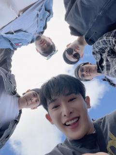 [画像][x]라잌호오오오💙 on X: \생매장 구도가 될 뻔 했지만, 해맑은 리트리버 ... 余白なし