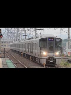 [画像][x]JR西日本 225系100番台 I14編成＋223系2000番台 V11編成 湖西線快速 姫路行き 安曇川駅 20240613 - YouTube 余白なし