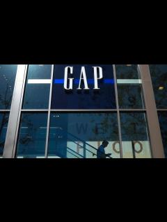 [画像][x]Gap's Fashion, Pop-Culture Highs and Lows Through the Years - ABC News 余白なし