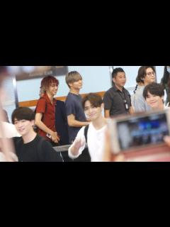 [画像][x]Hey!Say!JUMP山田涼介、中島裕翔、知念侑李、薮宏太、高木雄也、伊野尾慧、八乙女光、有岡大貴接機 - YouTube 余白なし